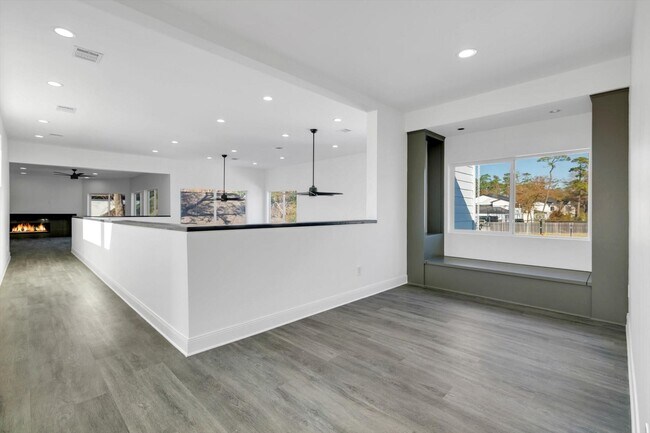 Building Photo - 12564 Memorial Dr