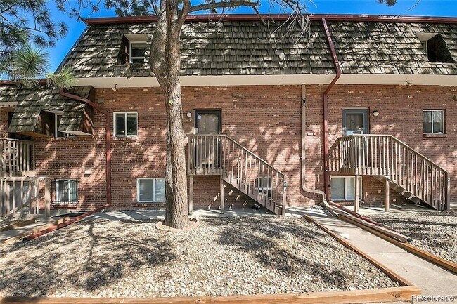 Building Photo - 5401 E Warren Ave