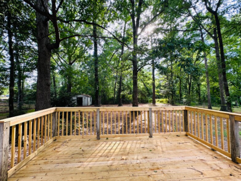 Building Photo - 712 Lancelot Dr