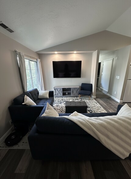 Primary Photo - 1227 Riverside Ave