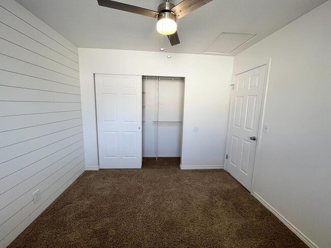 Building Photo - 11301 Sandy Ridge Dr