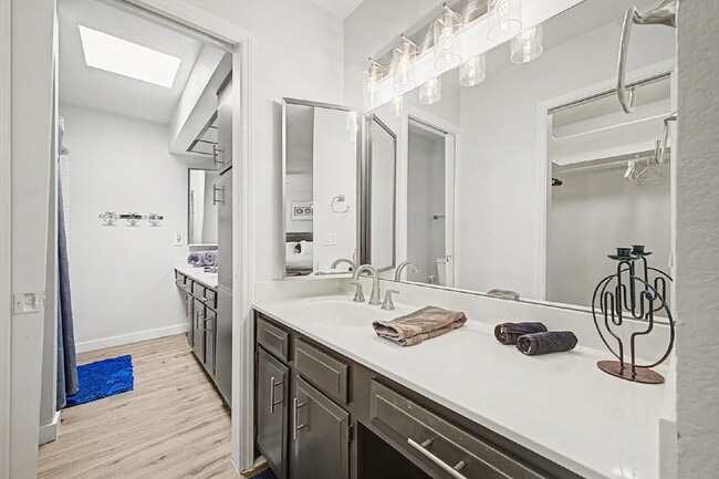 Building Photo - Furnished Luxury Condo in Guard-Gated Casa Del Monte | Prime Old Town Scottsdale Location