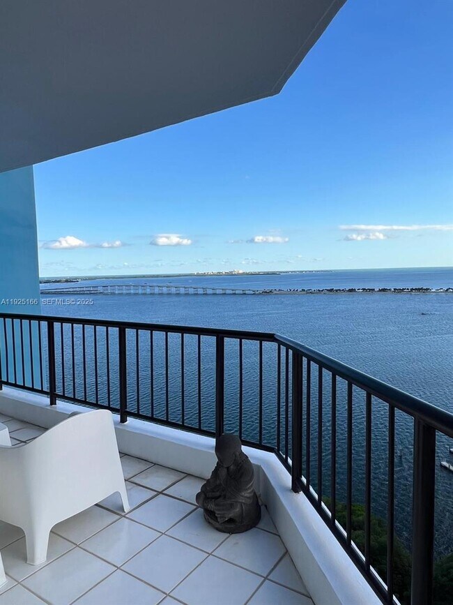 Building Photo - 1581 Brickell Ave