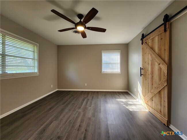 Building Photo - 273 Meadow Ave