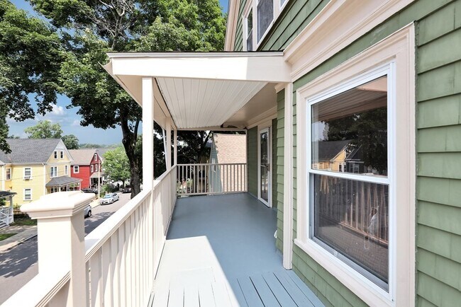 Building Photo - 15 Knoll St