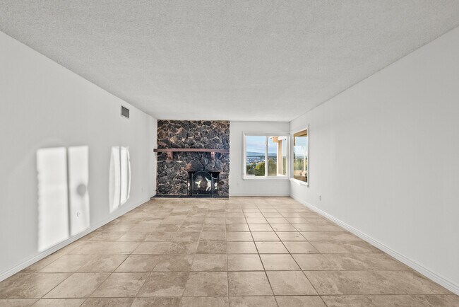 Building Photo - 10561 Alskog St