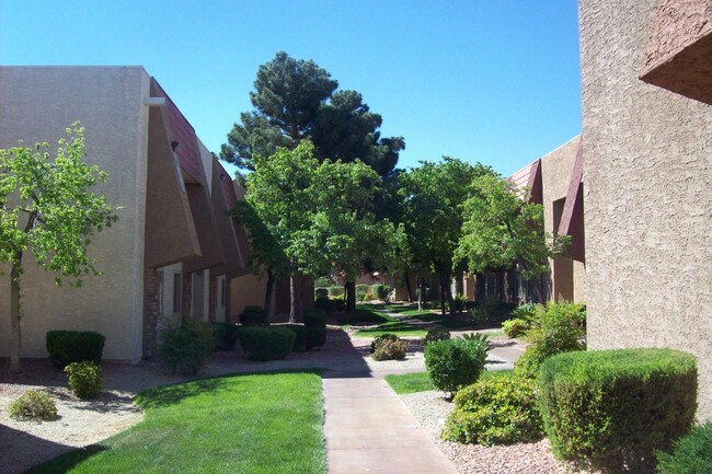 Building Photo - One bedroom on the ground floor of guard g...