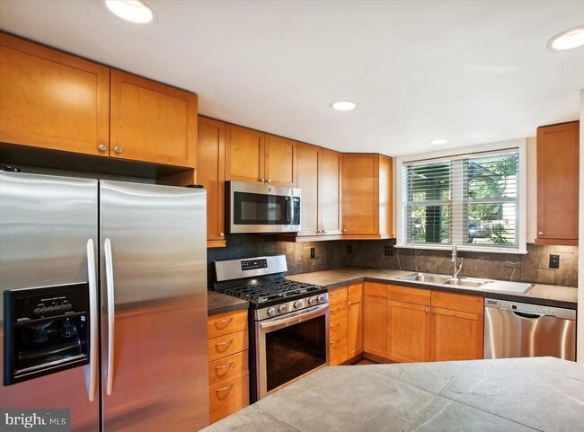 Building Photo - 8509 Cyrus Pl