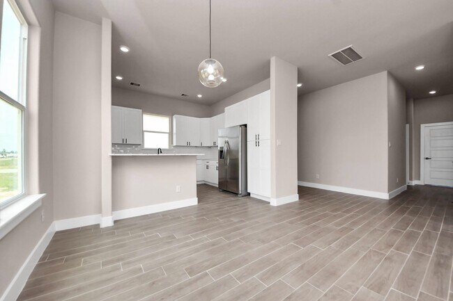 Building Photo - 11141 Rd 5503