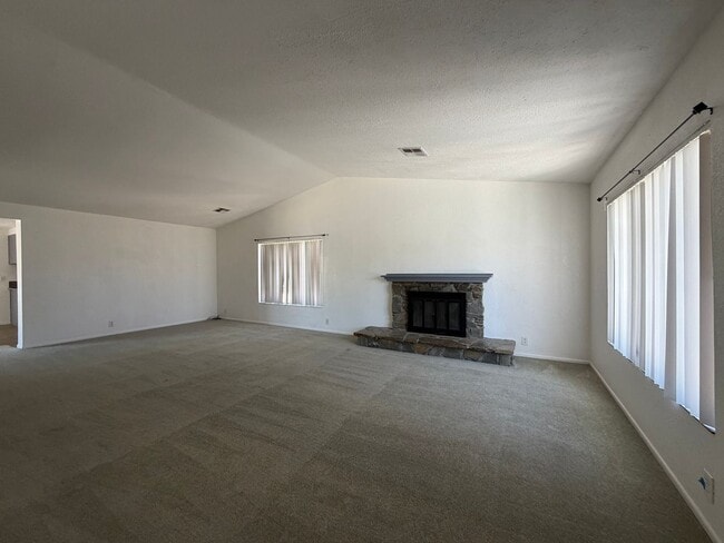 Building Photo - Beautiful 3 Bedroom House Located on Calico Lake
