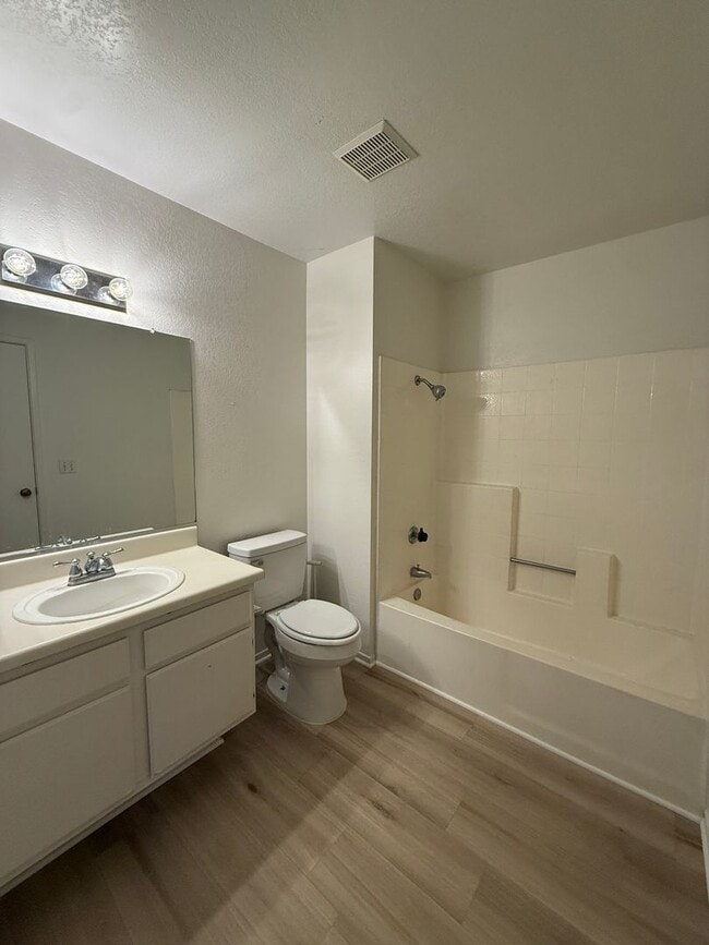 Building Photo - Centrally Located Las Palmas Upstairs Cond...