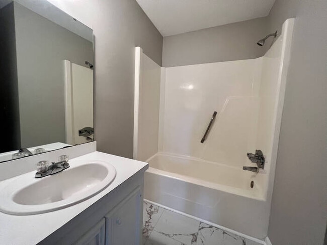 Building Photo - 21A Battery Walk Court