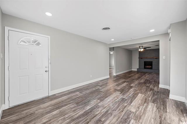 Building Photo - 5421 Greenwood Way