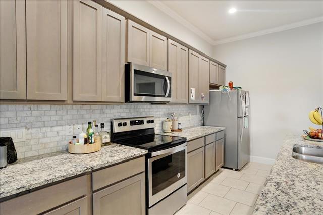 Building Photo - 2401 Southridge Ln