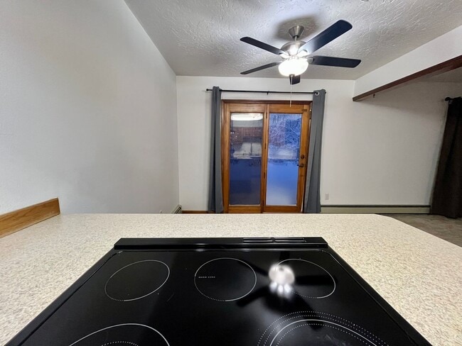 Building Photo - Cat friendly condo for rent in University West