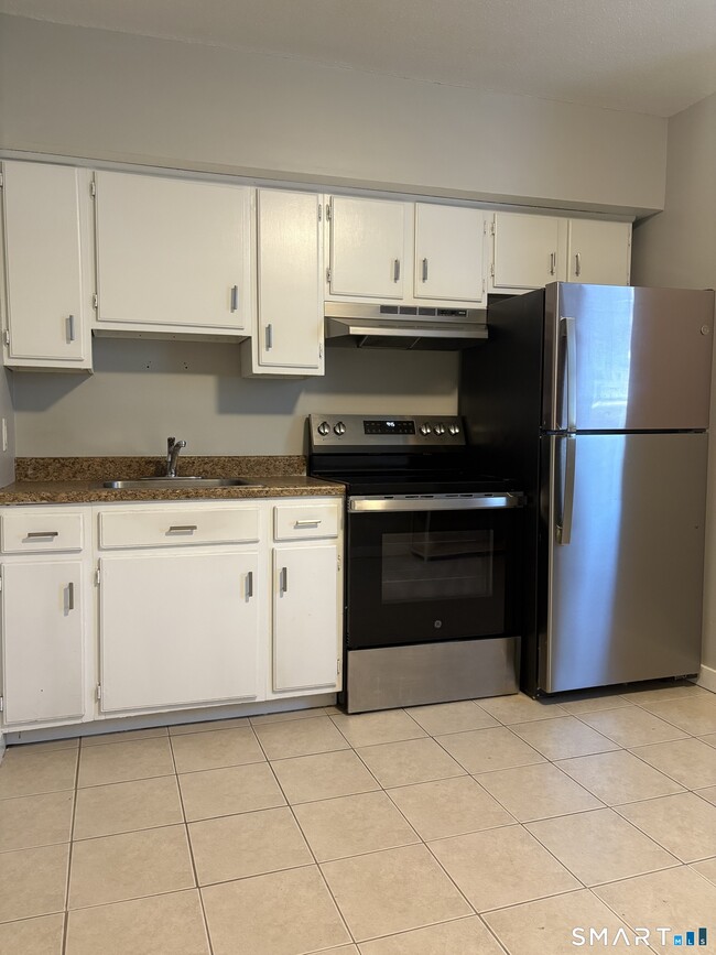 Building Photo - 36 Main St