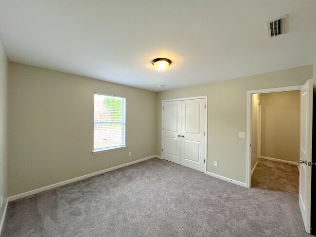 Building Photo - 291 Ranlo Ave