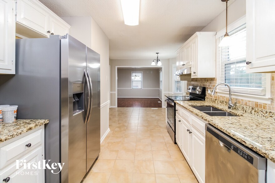 Building Photo - 3005 Manchester Dr