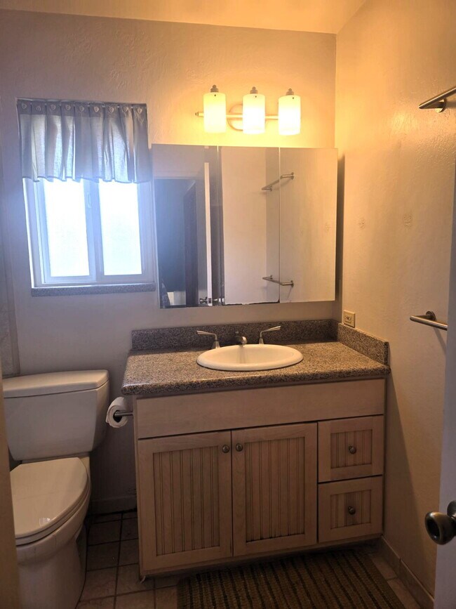 Building Photo - SUPER Spacious Westside Santa Cruz Home wi...