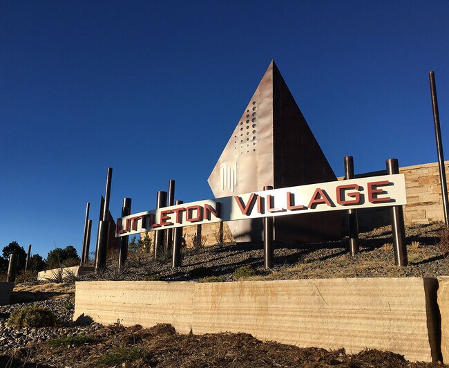 Building Photo - 511 E Hinsdale Ave