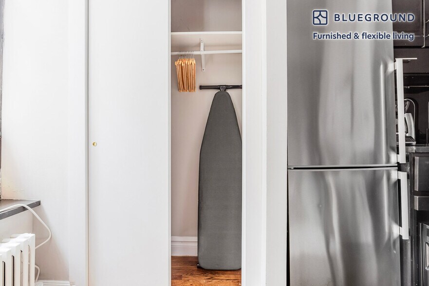 Building Photo - 221 Mott St