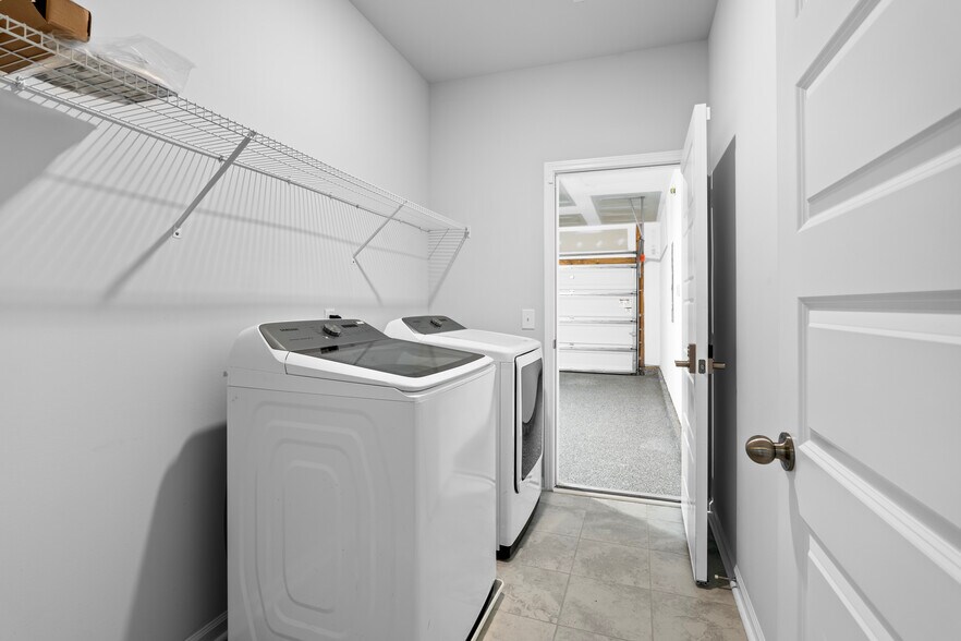 Building Photo - 301 Firewheel Ct