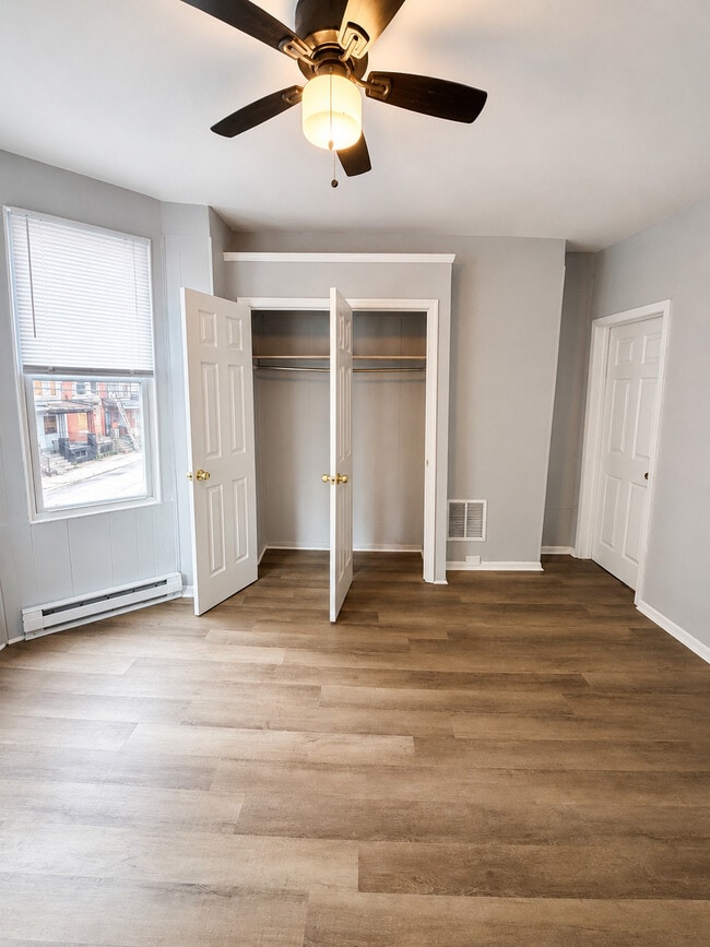 Building Photo - 5024 Parrish St