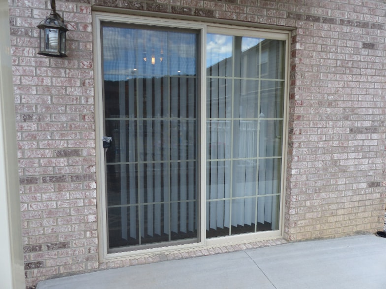 Building Photo - 1616 Spring Valley Dr