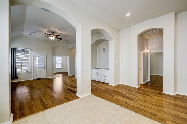 Building Photo - 13926 Roanoke Falls Dr