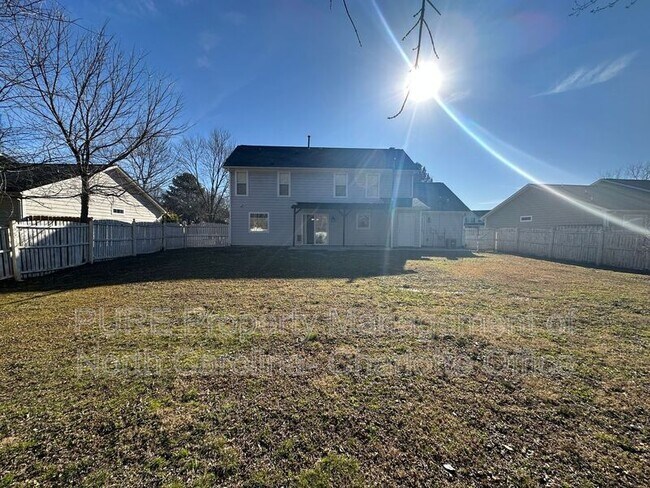 Building Photo - 12115 Landing Green Dr