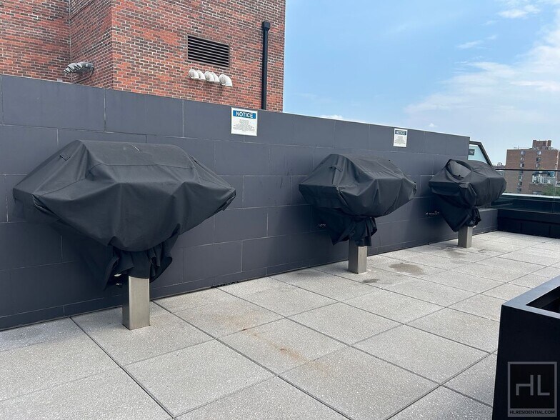 Building Photo - NORTHERN BOULEVARD