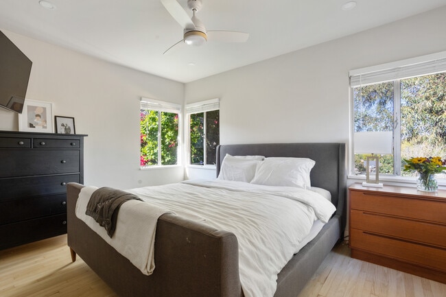 Building Photo - 5923 Abernathy Dr