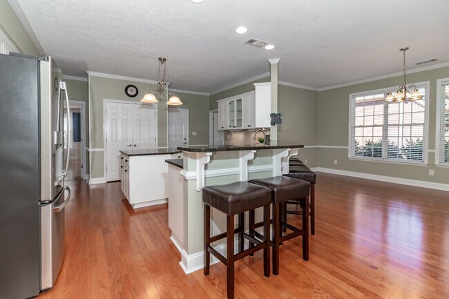 Building Photo - Private, 5 bedroom, 3.5 bath, Evans home-overlooking the woods!