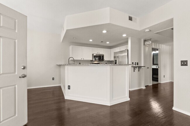 Building Photo - 6800 Vista Del Norte Dr NE