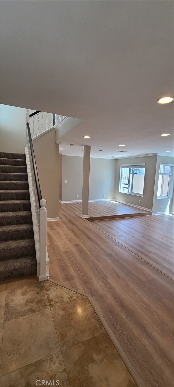 Building Photo - 709 Oceanhill Dr