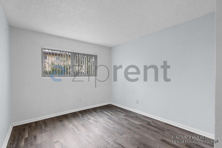 Building Photo - 4561 Ashcroft Ave