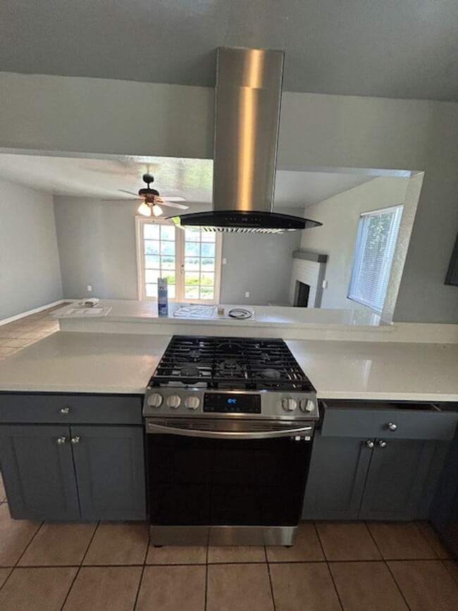 Building Photo - 419 W Walnut Ave