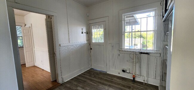 Building Photo - Large Sunny 4 Bedroom 3 Bath Country Style Home in Vallejo!