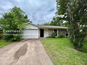 Building Photo - Limited Time Special Offer / 3 Bed, 2 Bath Home with Garage / Pet-Friendly / Available Now!