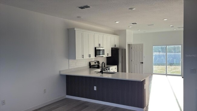 Building Photo - 833 Colville Dr