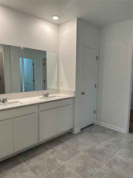 Building Photo - 355 Loch Ct