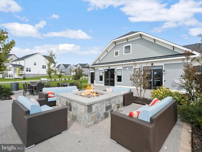 Building Photo - 7840 Blackbriar Wy