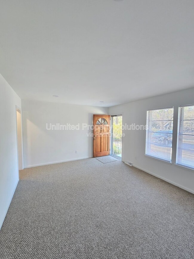 Building Photo - 6405 Myrtle Grove Rd