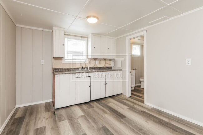 Building Photo - One bedroom, one bathroom single in Springfield.