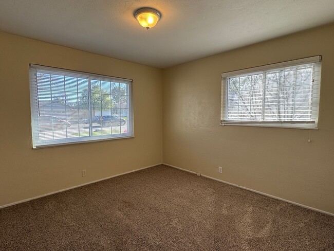 Building Photo - Three Bed, Two Bath Home in Stockton's Lin...