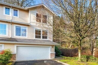 Building Photo - 3Bd/2.5Ba Bellevue Townhouse