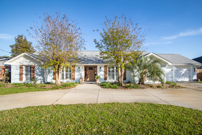 Primary Photo - 956 Aquamarine Dr