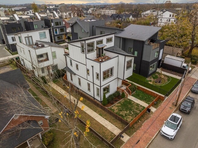 Building Photo - Spacious 4-Bed Gem in Nashville: 2360 sq f...