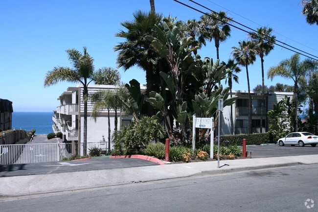 Building Photo - Stratford Beach Apartments