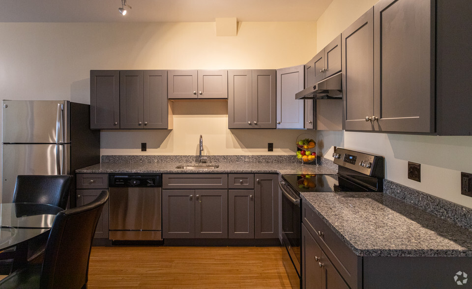 62 Roxbury St Kitchen - Washington Park of Keene